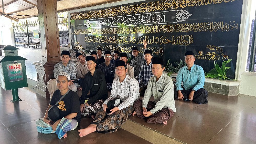 Wisata Religi ke Makam Sunan Bonang Tuban: Sejarah dan Nuansa Damai