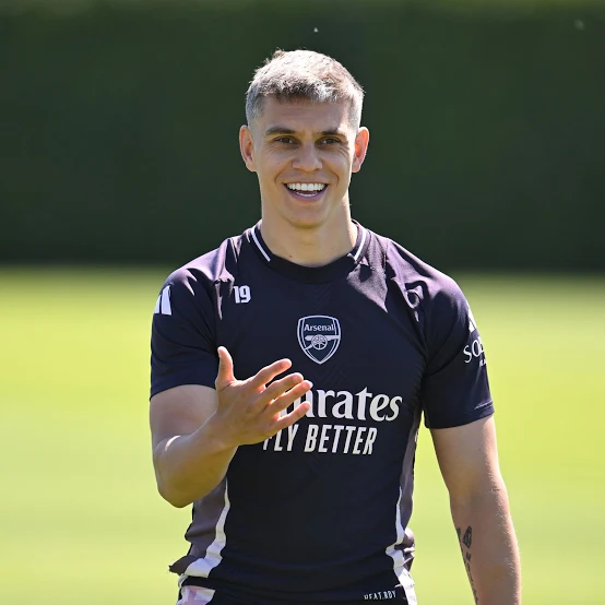 Leandro Trossard: Pemain Serba Bisa yang Mencuri Perhatian di Arsenal